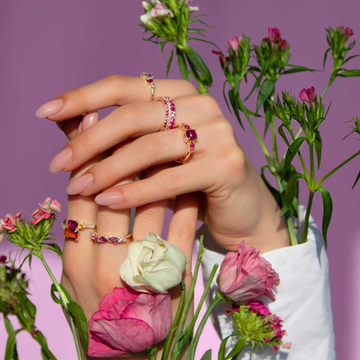 Bague or 375 jaune diamants pierres précieuses - vue porté 1