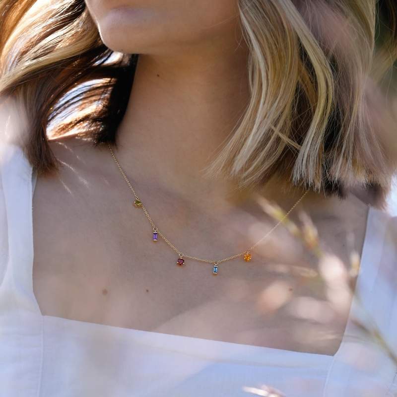 Collier or 375 jaune pierres fines 45cm - vue porté 2