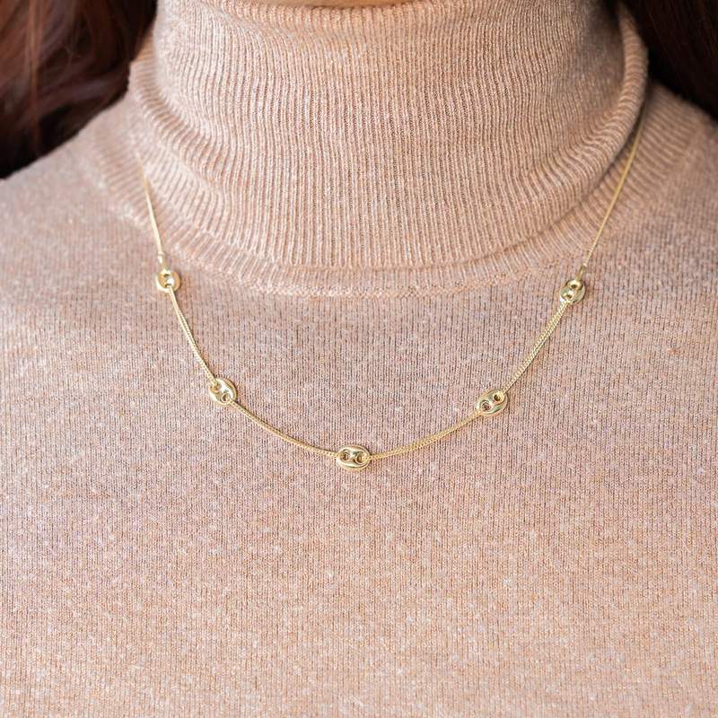 Collier or 375 jaune 5 motifs grain de café 45 cm - vue porté 1