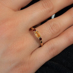 Bague or 375 jaune pierres fines - vue porté 1