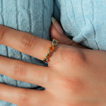 Gouden ring 375 geel oranje saffier en edelstenen - bekijk gedragen 1