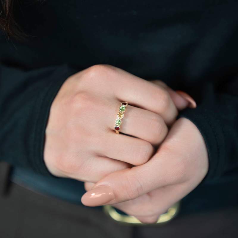 Bague or 375 jaune pierres fines - vue porté 2