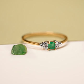 2-tone smaragd en diamanten ring in 375 goud