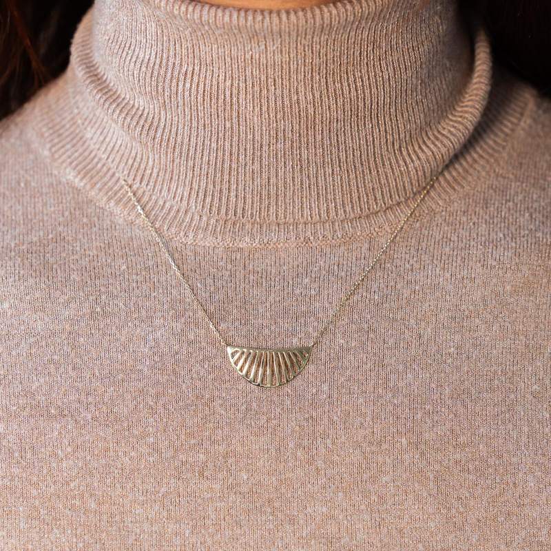 Collier or 375 jaune 45 cm avec anneau de raccourcissement à 42cm - vue porté 1