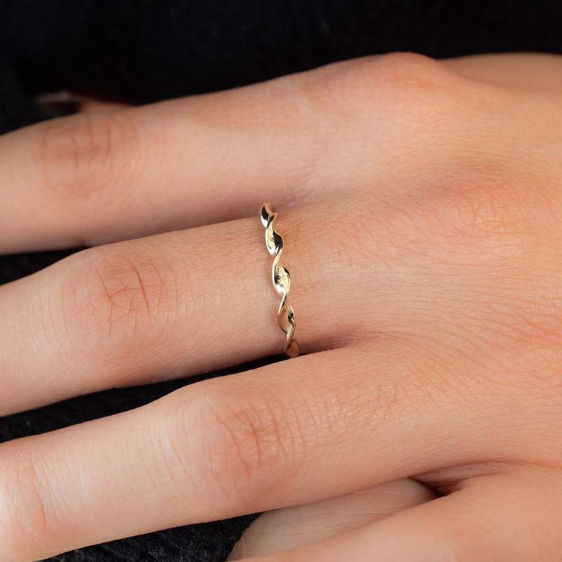 Bague or 375 jaune - vue porté 1
