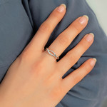Ring in 375 witgoud met diamanten - bekijk gedragen 1