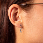 Boucles d'oreilles or 375 blanc diamants - vue porté 1