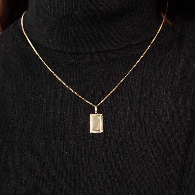 Pendentif or 375 jaune rectangulaire diamant - vue porté 1