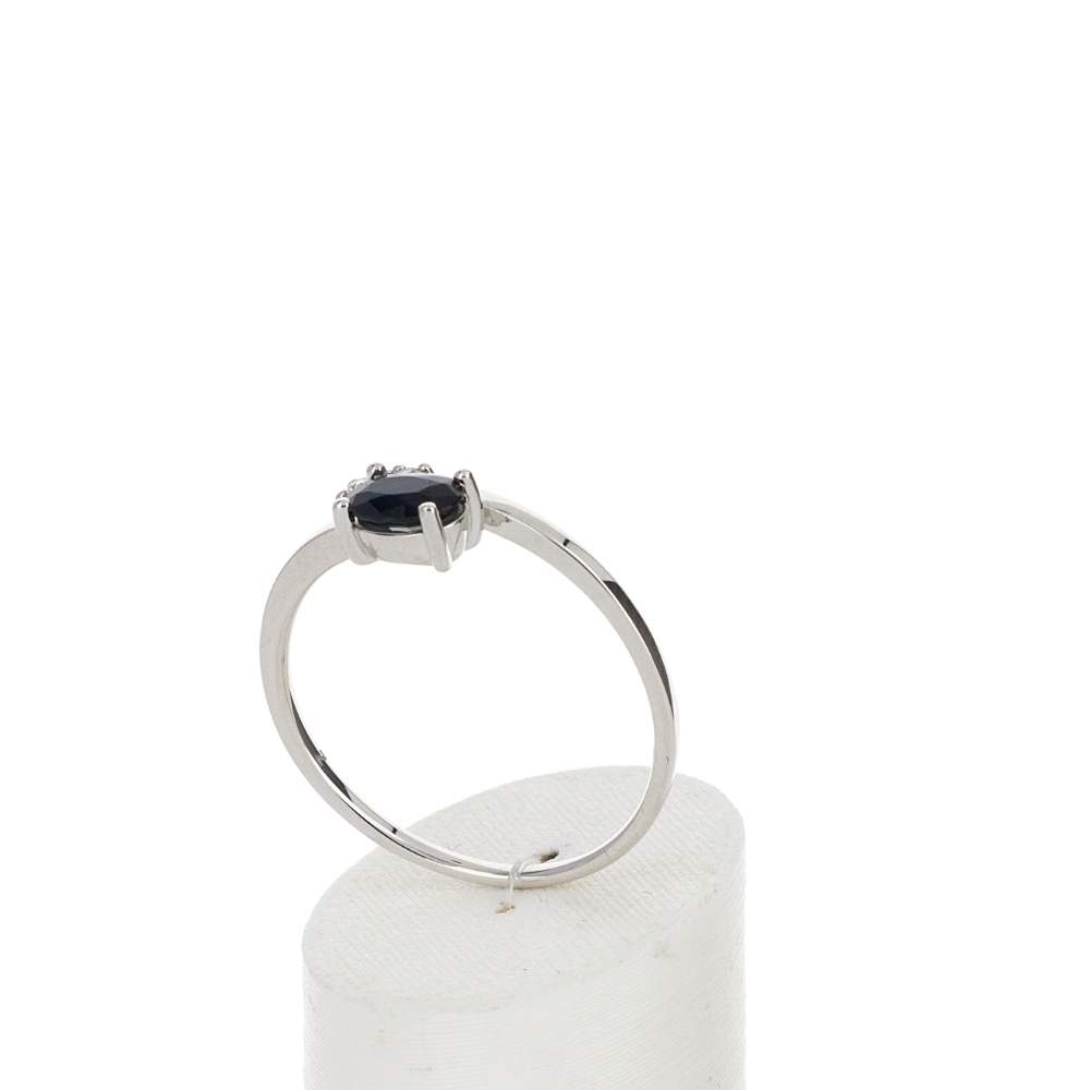 Bague or 375 blanc saphir ovale et diamants - vue 3