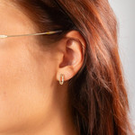 Boucles d'oreilles or 375 jaune diamants - vue porté 1