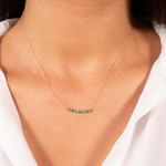 Collier or 375 2 tons émeraudes ovales et 2 diamants 42,5 cm - vue porté 1