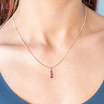 Pendentif or 375 2 tons rubis et diamants - vue porté 1