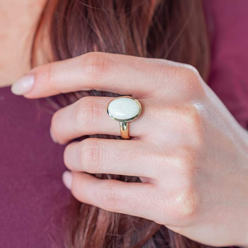 Gold ring 375 yellow opal - view worn 1