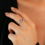 Bague or 375 blanc grenat rhodolite et diamants - vue porté 1