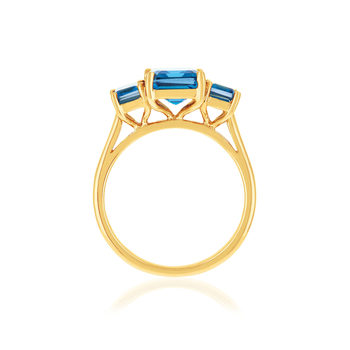 Ring van 375 geelgoud met vierkante, behandelde blauwe topaasstenen