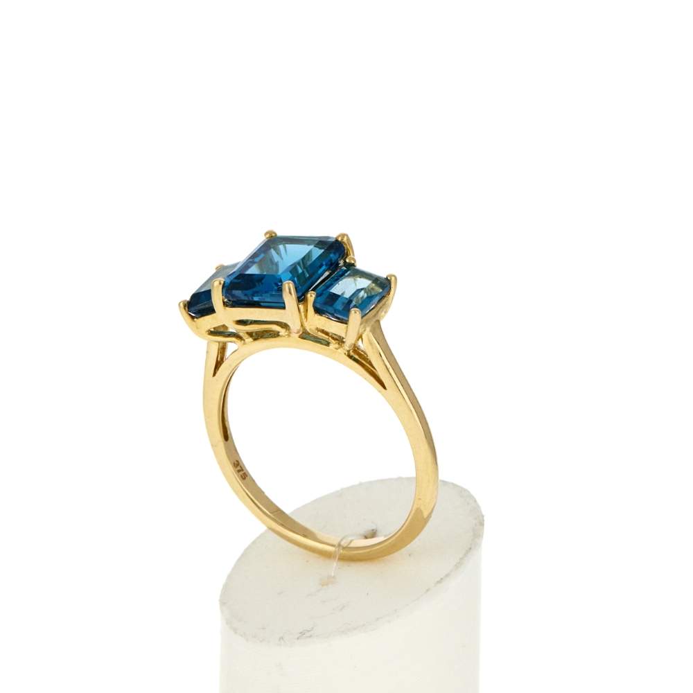 Bague or 375 jaune topazes bleues traitées carrées - vue 3