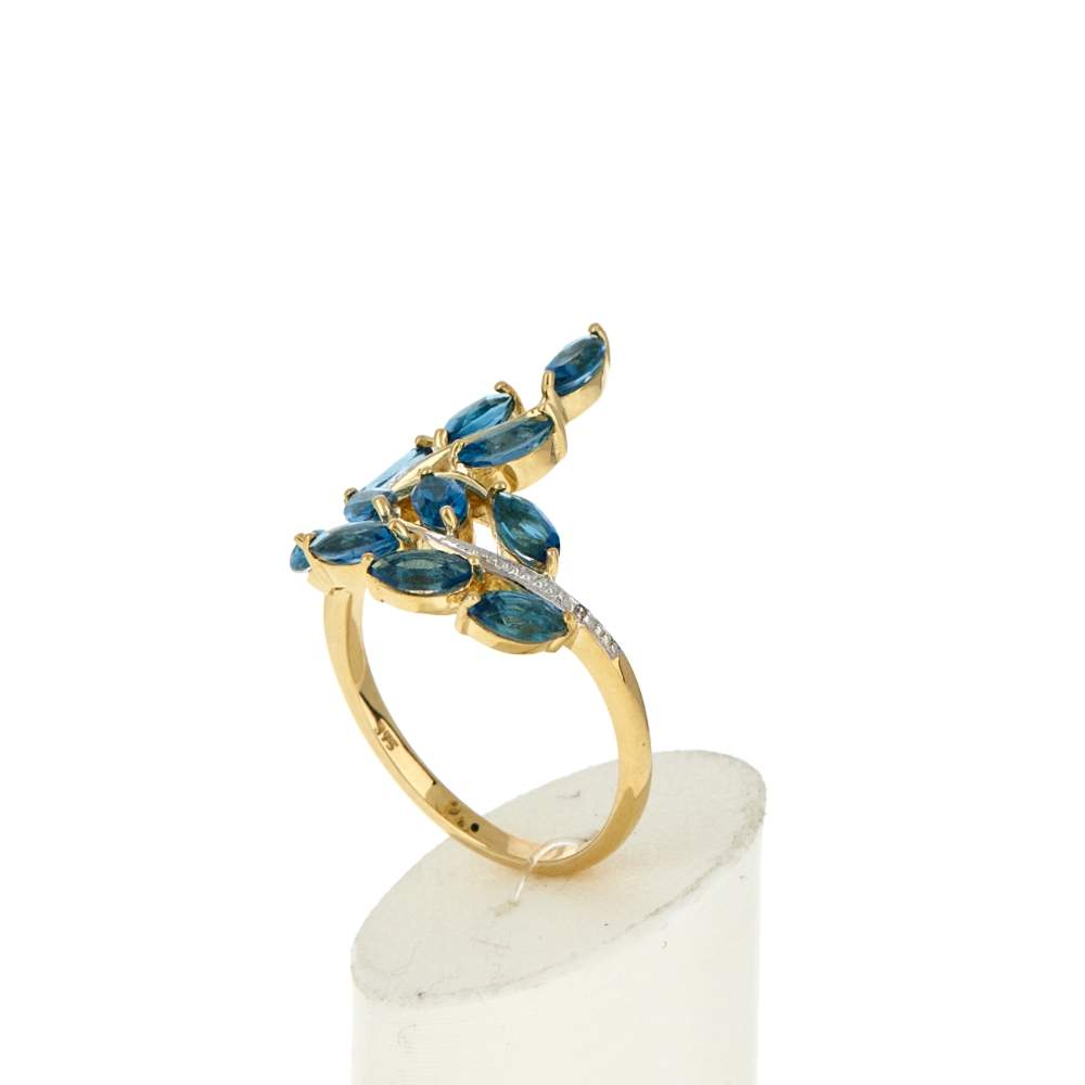 Bague or 375 jaune diamants et topazes bleues traitées - vue 4