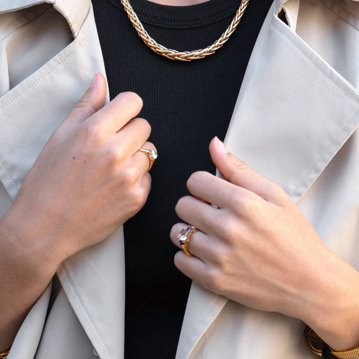 Bague or 375 jaune diamants, améthyste et grenats rhodolites - vue porté 1