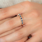 Bague or 750 jaune et rhodié diamants et saphirs - vue porté 1