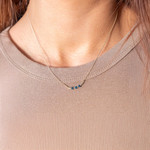 Collier or 375 jaune saphirs 45cm - vue porté 1