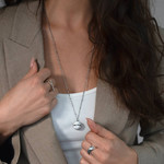 Sautoir acier turquoise blanche 76 cm - vue porté 2