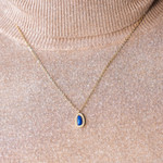 Collier acier doré lapis lazuli et zirconias 45 cm - vue porté 2