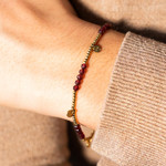 Bracelet acier doré grenats 20 cm - vue porté 1