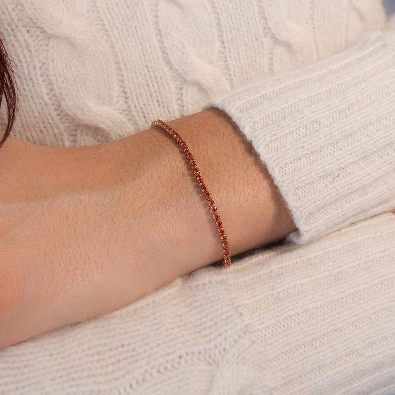 Bracelet acier doré zirconias rouges 19 cm - vue porté 1