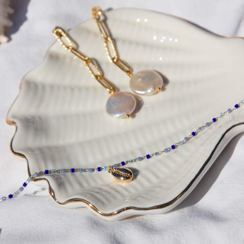 Boucles d'oreilles acier doré pendantes 2 perles d'eau douce - vue D1
