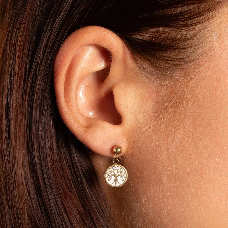 Boucles d'oreilles acier doré arbre de vie laque blanche - vue porté 1