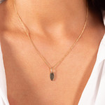 Pendentif or 375 jaune plaque zirconias. - vue porté 1