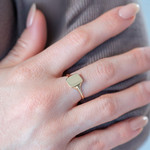 Chevalière or 375 jaune - vue porté 1