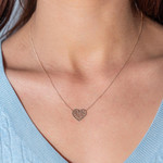 Collier or 375 jaune coeur 44,5 cm - vue porté 1