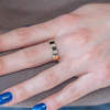 Bague or 375 jaune résine noire et zirconias - vue Vporté 1