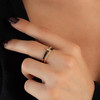 Bague or 375 jaune résine noire et zirconias - vue Vporté 1