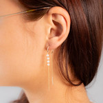 Boucles d'oreilles or 375 jaune pendantes 8 perles de culture - vue porté 1