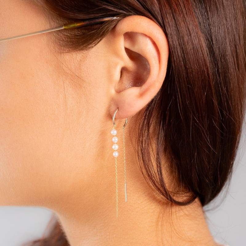 Boucles d'oreilles or 375 jaune pendantes 8 perles de culture - vue porté 1