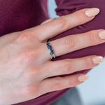 Bague or 375 blanc 5 saphirs et diamants - vue porté 1