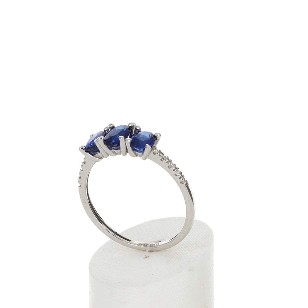 Bague or 750 blanc saphirs diamants - vue 3