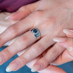 Bague or 750 blanc saphir et diamants - vue porté 1