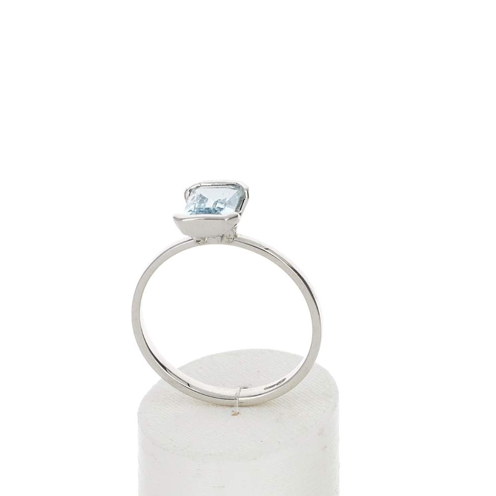 Bague or 375 blanc topaze bleue traitée - vue 2