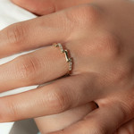 Bague or 375 jaune diamants - vue porté 1