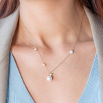 Collier or 375 jaune perle d'eau douces 45cm - vue porté 1