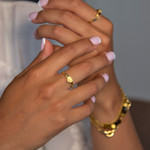 Chevalière or 375 jaune coeur - view worn 1