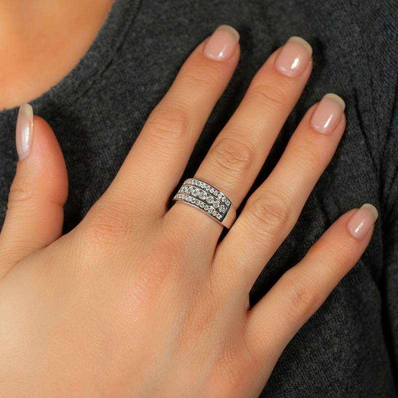 Bague or 375 blanc diamants - vue porté 1
