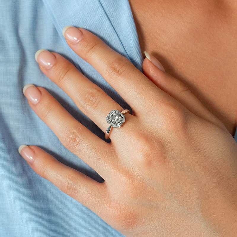 Bague or 375 blanc diamants - vue porté 1