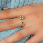 Bague or 375 jaune quartz - vue porté 1