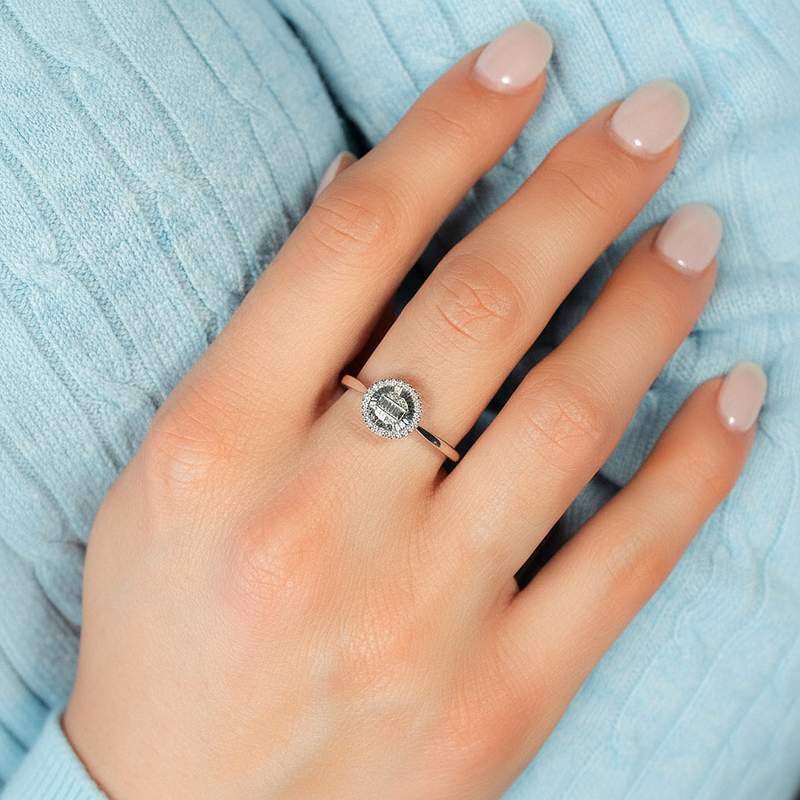 Bague or 375 blanc diamants - vue porté 1