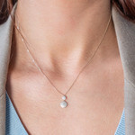 Collier or 375 jaune diamants 42 cm - vue porté 1