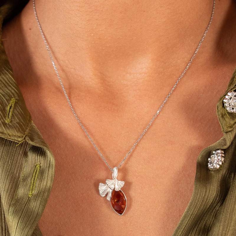 Pendentif argent 925 ambre - vue porté 1